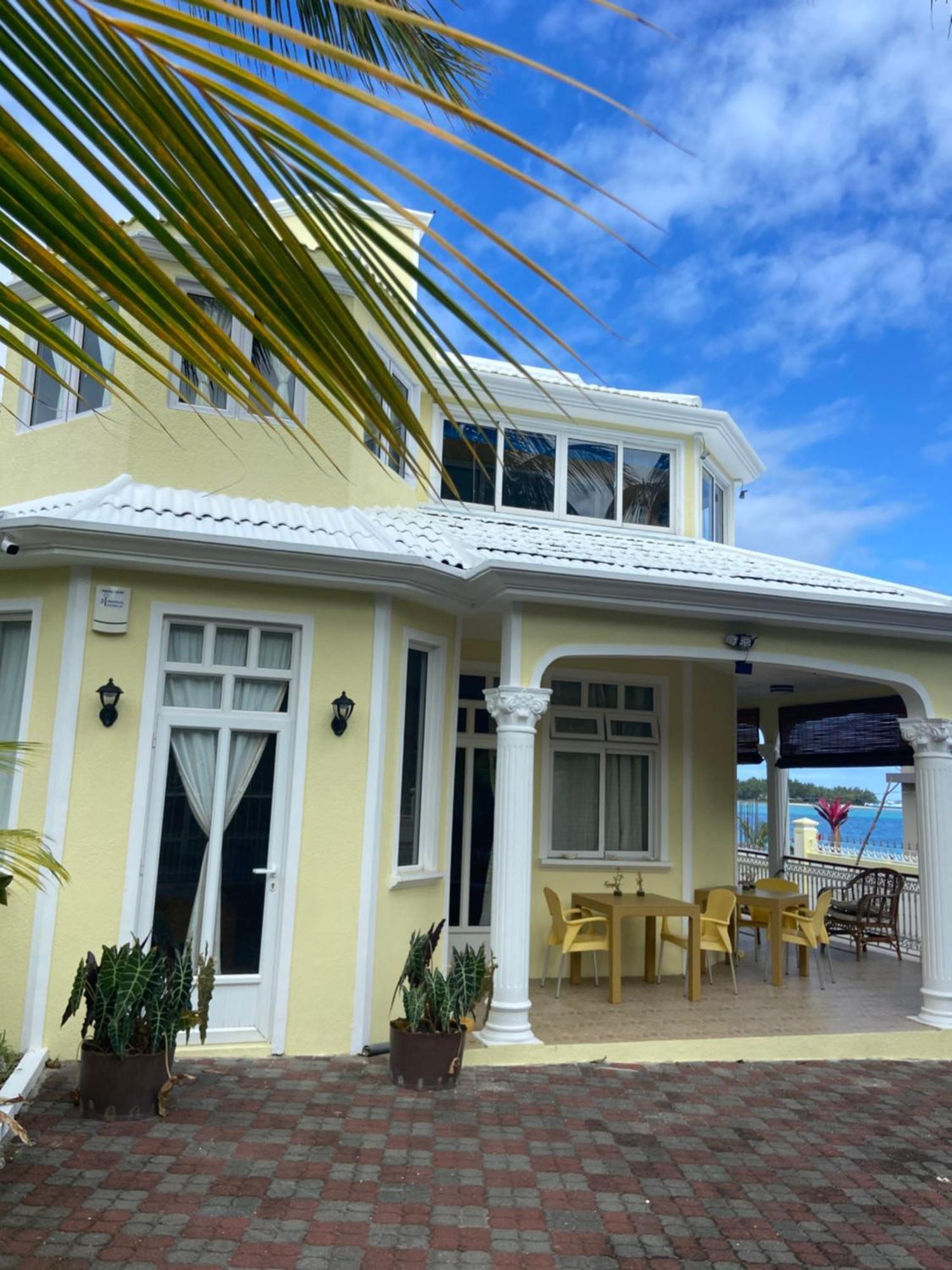 Villa Bella Charming Beachfront Guesthouse บลู เบย์ ภายนอก รูปภาพ