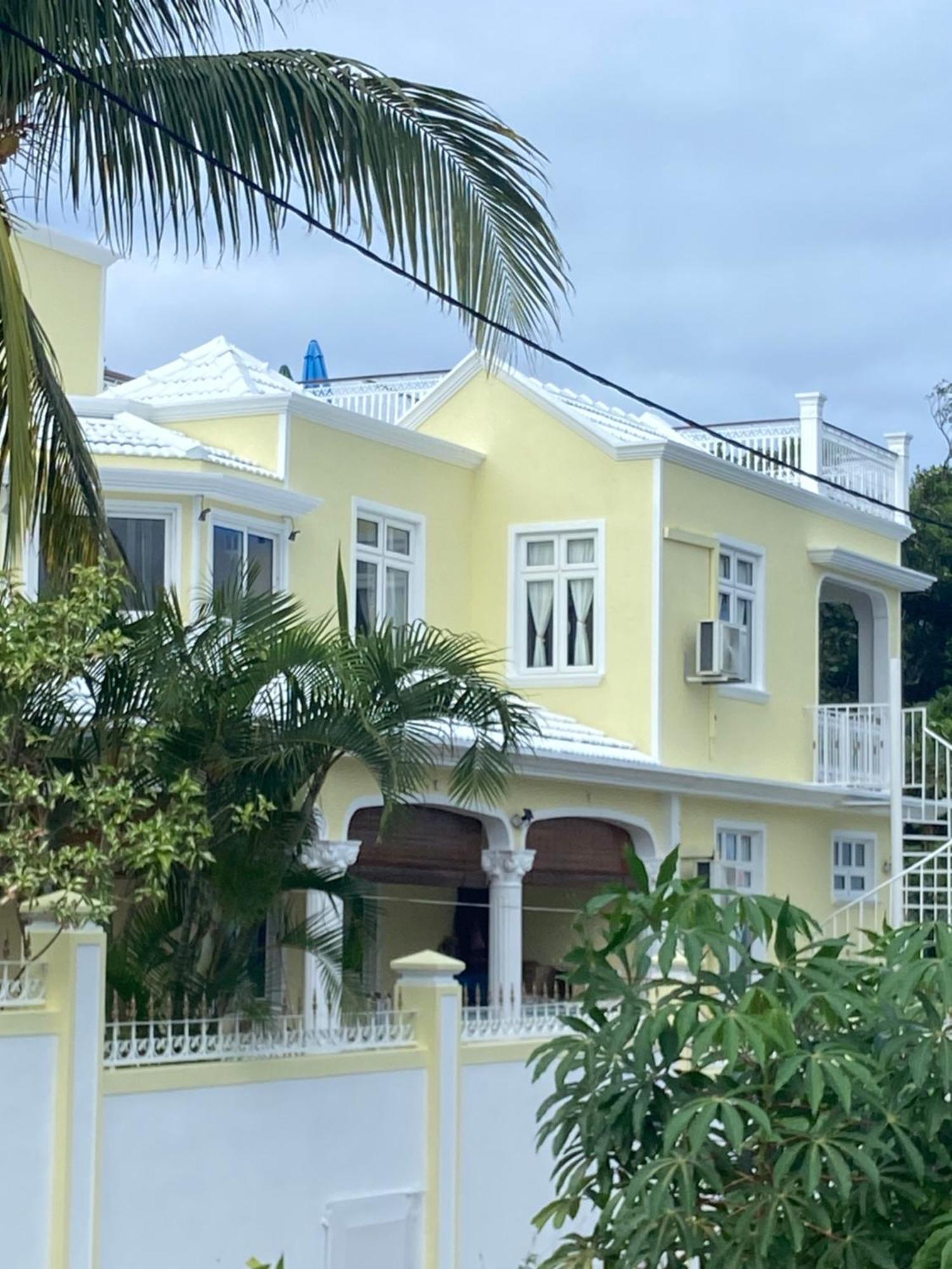 Villa Bella Charming Beachfront Guesthouse บลู เบย์ ภายนอก รูปภาพ