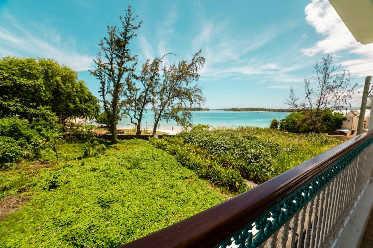Villa Bella Charming Beachfront Guesthouse บลู เบย์ ภายนอก รูปภาพ