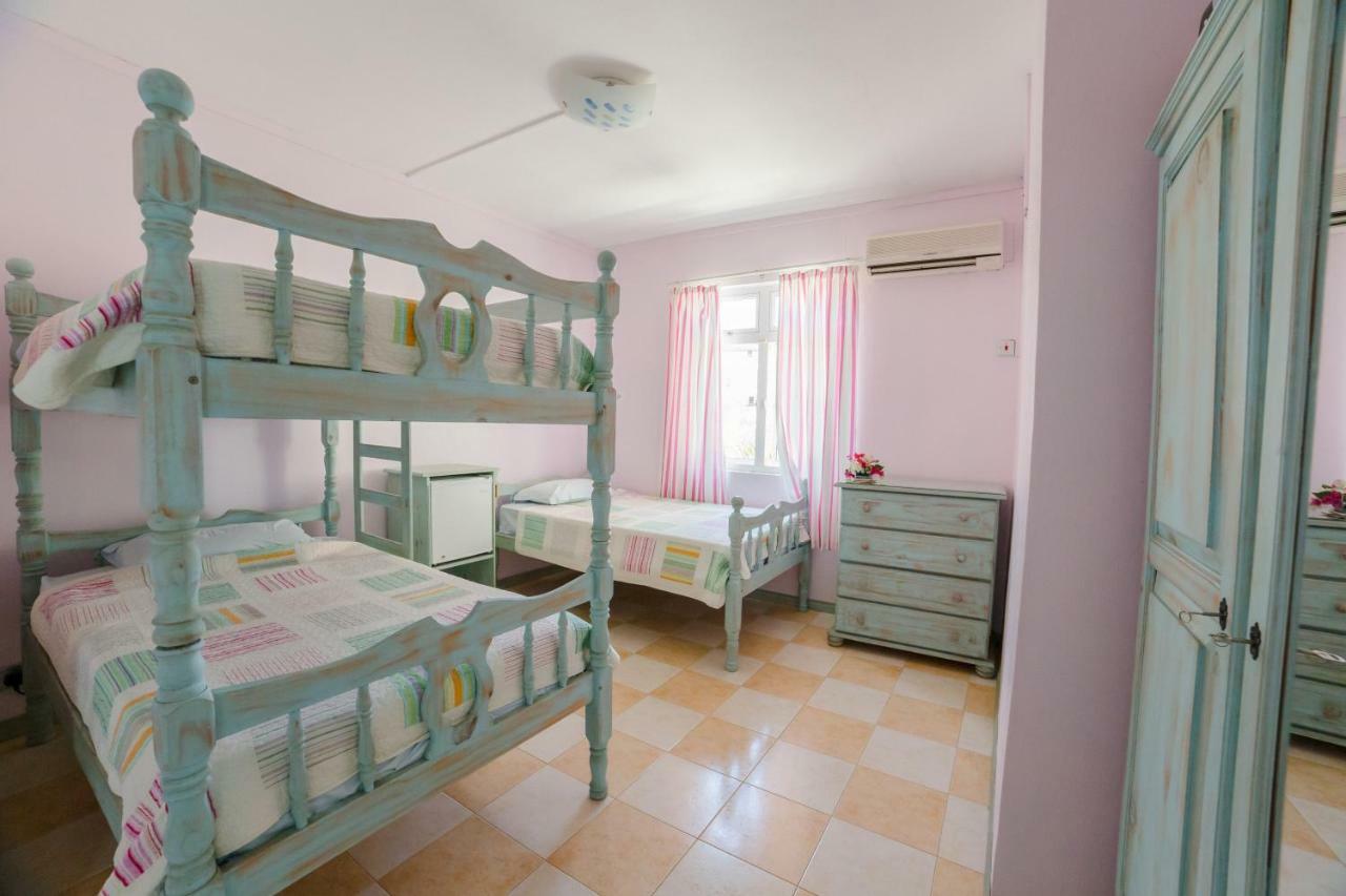Villa Bella Charming Beachfront Guesthouse บลู เบย์ ภายนอก รูปภาพ