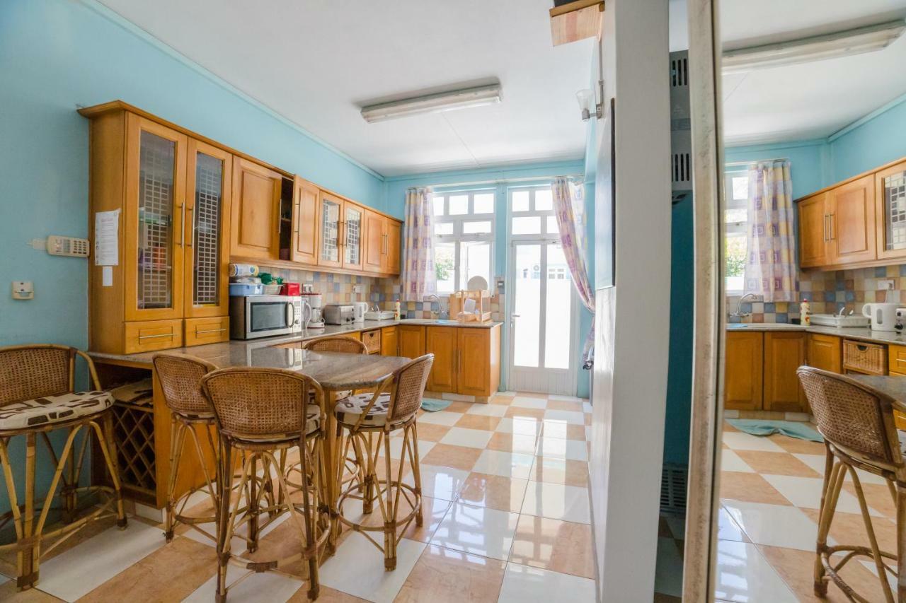Villa Bella Charming Beachfront Guesthouse บลู เบย์ ภายนอก รูปภาพ
