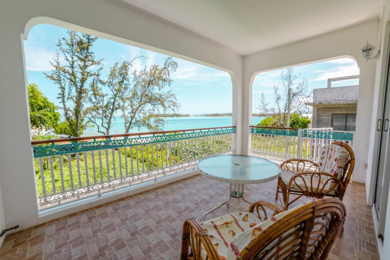 Villa Bella Charming Beachfront Guesthouse บลู เบย์ ภายนอก รูปภาพ